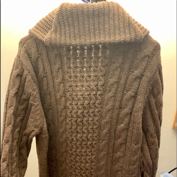 Cardigan pullover sweater only wore once in very good condition size large - Picture 2 of 3